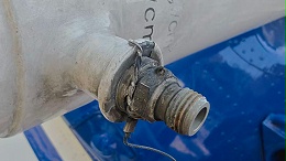 直升飞机起落架氮气充装平衡设备