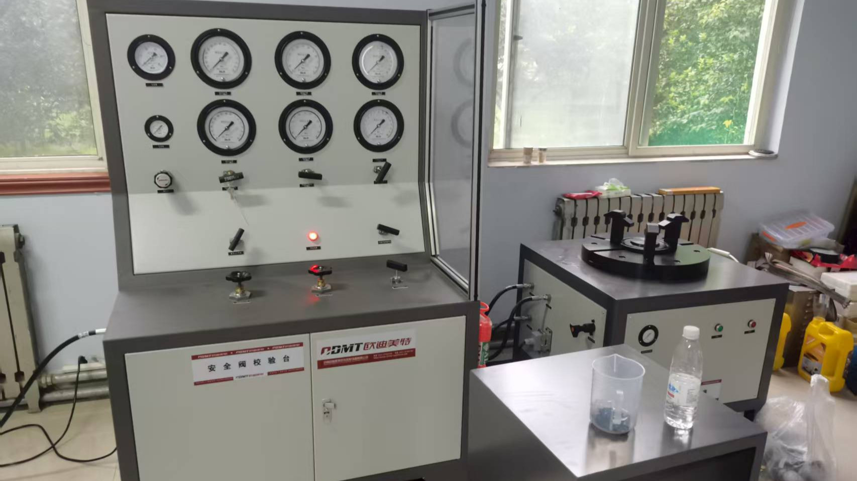 欧迪美特售后人员赶赴德州为客户调试安全阀校验台设备